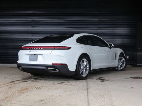 Certified 2025 Porsche Panamera 4 image 7