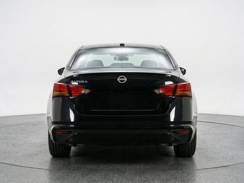 Used 2025 Nissan Altima 2.5 SV FWD image 7