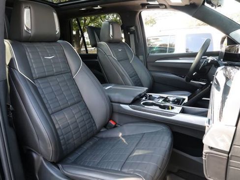 Certified 2025 Cadillac Escalade V w/ LPO, ONYX Package image 31