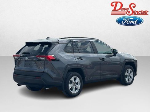Used 2021 Toyota RAV4 XLE w/ XLE Grade Weather Package image 7
