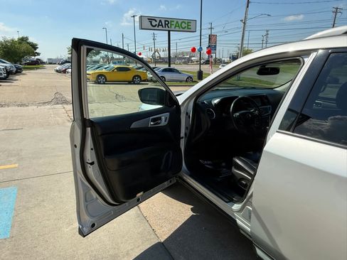 Used 2020 Nissan Pathfinder SL AWD/4WD image 19