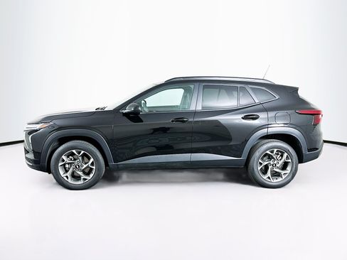 Used 2025 Chevrolet Trax LT FWD image 4