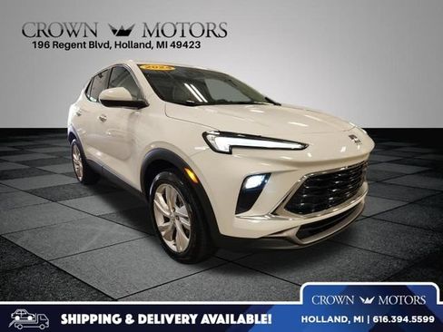 Used 2024 Buick Encore GX Preferred w/ Comfort Package FWD image 1