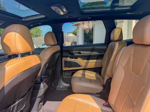 Used 2021 Kia Telluride SX w/ Towing Package FWD image 7