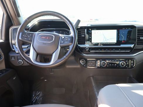 Used 2024 GMC Sierra 2500 SLT w/ SLT Premium Package image 18