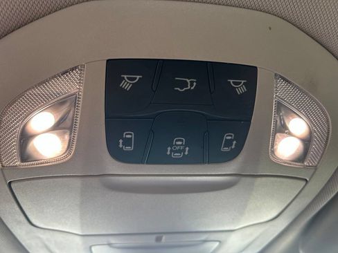 Used 2024 Chrysler Pacifica Touring-L FWD image 50