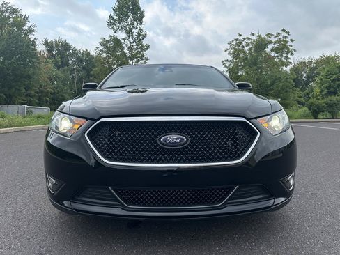 Used 2018 Ford Taurus SHO w/ Sho Performance Package AWD/4WD image 9