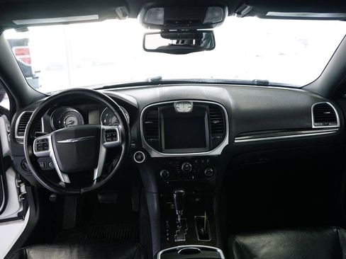 Used 2011 Chrysler 300 Limited image 15