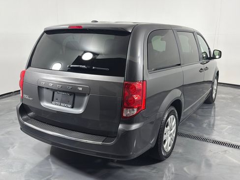 Used 2020 Dodge Grand Caravan SE w/ UConnect Hands-Free Group FWD image 5