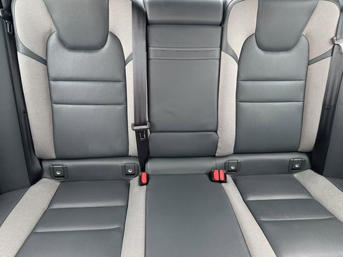 Used 2021 Volvo S60 T8 R-Design image 17