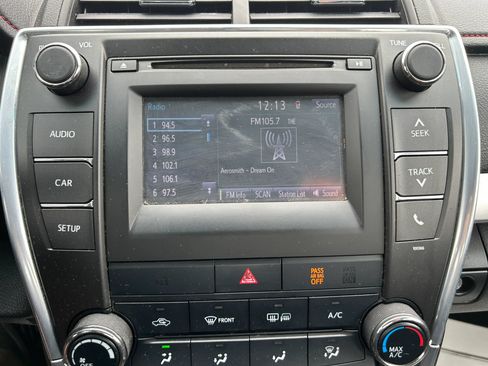 Used 2015 Toyota Camry SE FWD image 15