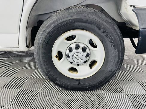 Used 2015 Chevrolet Express 2500 RWD image 23