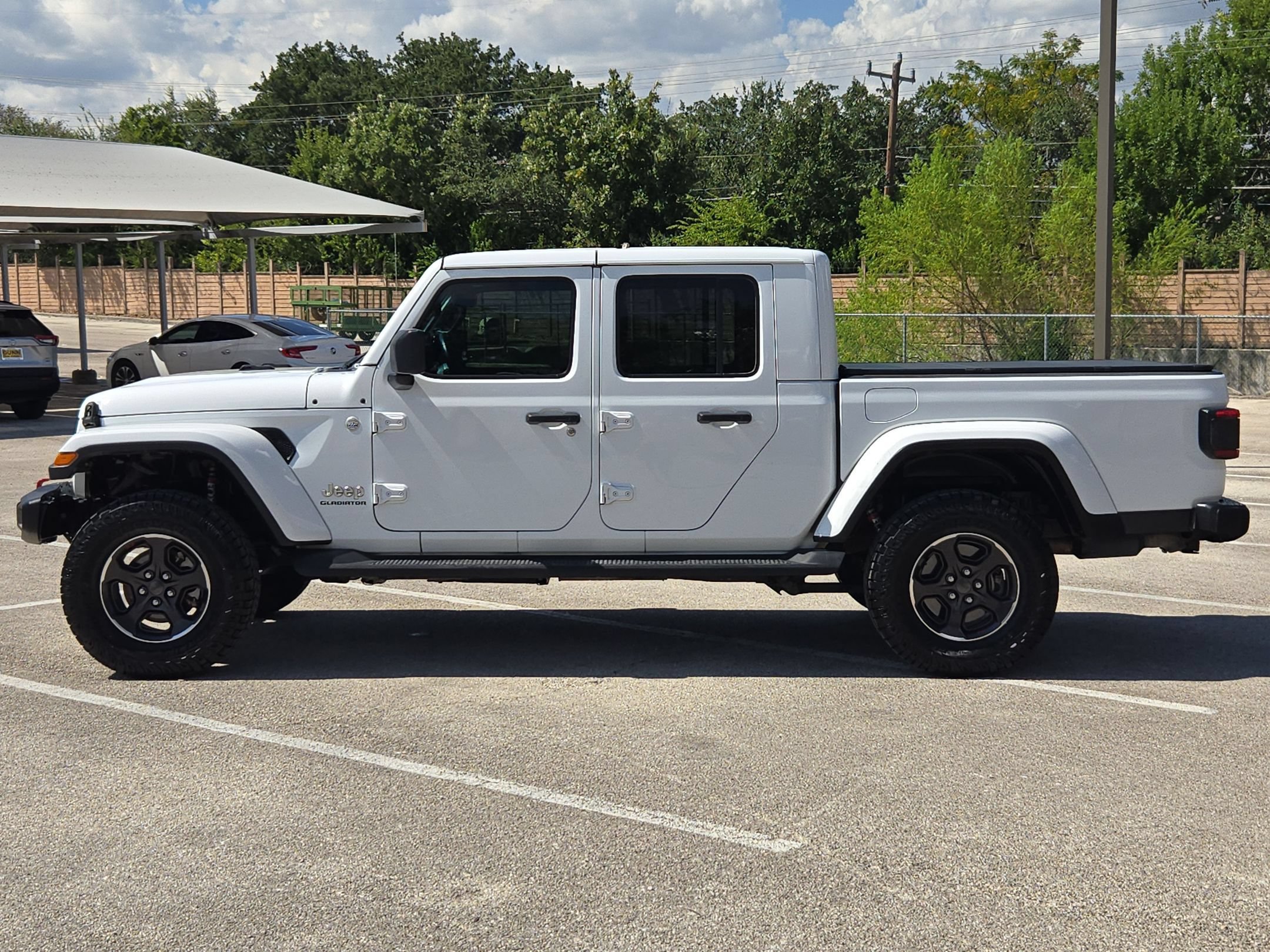 Used 2020 Jeep Gladiator Overland AWD/4WD image 6