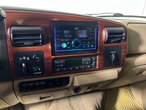 Used 2006 Ford F350 Lariat image 18