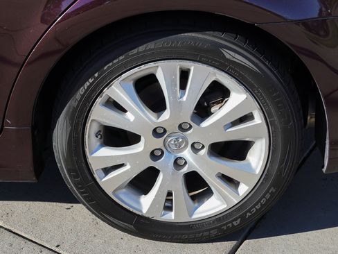 Used 2011 Toyota Avalon FWD image 13