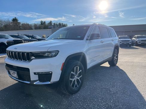 Certified 2023 Jeep Grand Cherokee L Limited w/ Luxury Tech Group II image 3