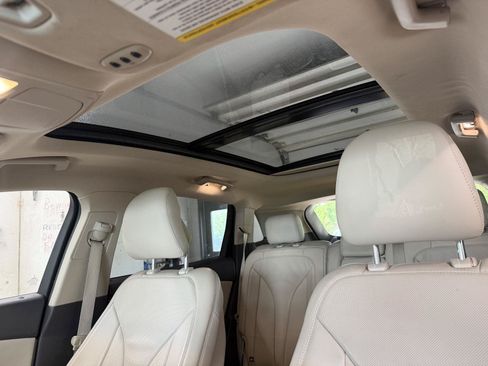 Used 2016 Lincoln MKX Reserve w/ Driver Assistance Package FWD image 22