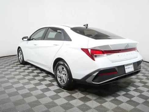 New 2026 Hyundai Elantra SE image 13