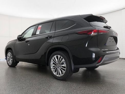 New 2026 Toyota Highlander Platinum image 21