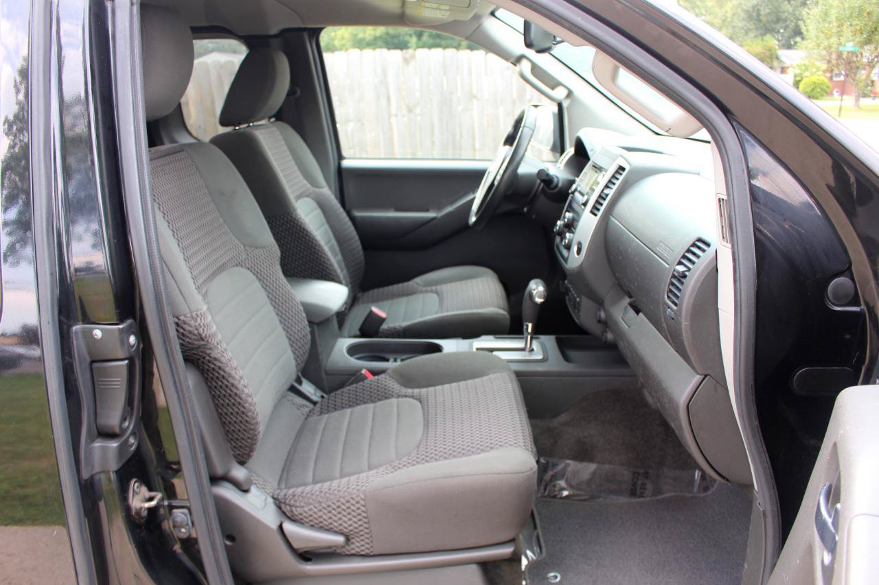 Used 2014 Nissan Frontier SV w/ SV Value Truck Package AWD/4WD image 36