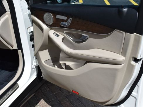 Used 2021 Mercedes-Benz GLC 300 300 4MATIC Premium Pkg Panoram image 43