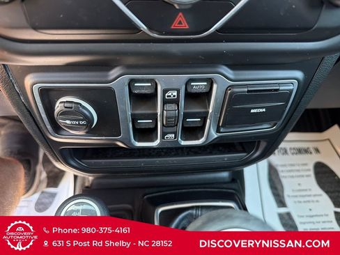 Used 2018 Jeep Wrangler Unlimited Sport S AWD/4WD image 17