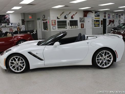 Used 2016 Chevrolet Corvette Stingray Convertible w/ 3LT Preferred Equipment Group RWD image 10