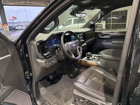 Used 2023 Chevrolet Silverado 1500 High Country w/ High Country Premium Package image 19