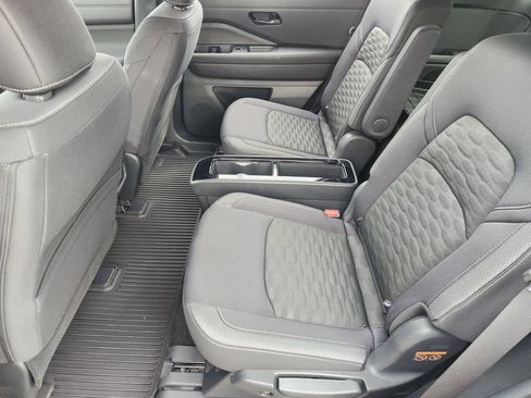 Used 2025 Nissan Pathfinder SV w/ SV Premium Package FWD image 21