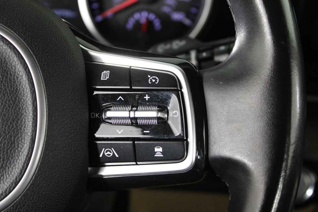 Used 2022 Kia Carnival EX FWD image 27