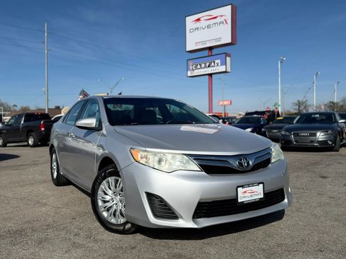 Used 2012 Toyota Camry LE image 1