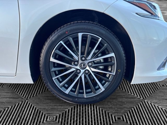 Used 2024 Lexus ES 250 w/ Premium Package AWD/4WD image 32