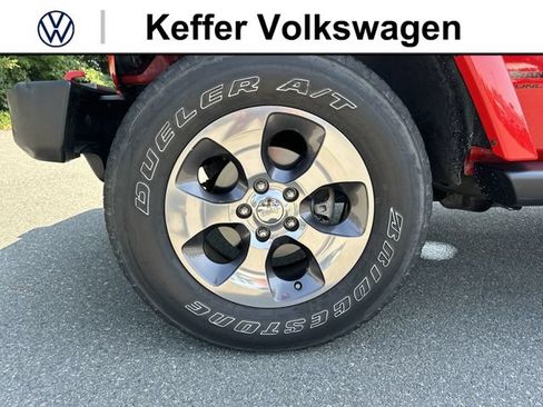 Used 2018 Jeep Wrangler Unlimited Sahara AWD/4WD image 11