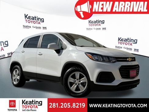 Used 2022 Chevrolet Trax LS w/ Tint and Cruise Package image 1