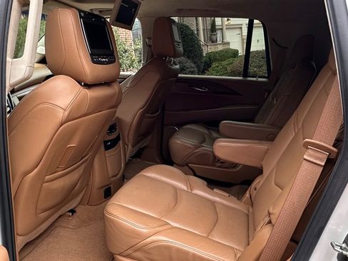 Used 2016 Cadillac Escalade Platinum image 17