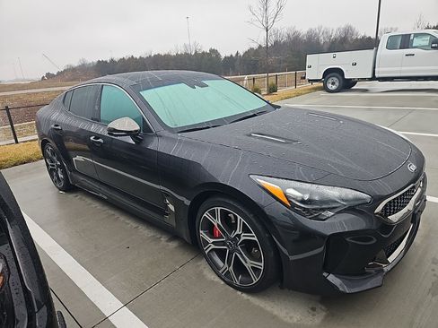 Used 2021 Kia Stinger GT2 image 2