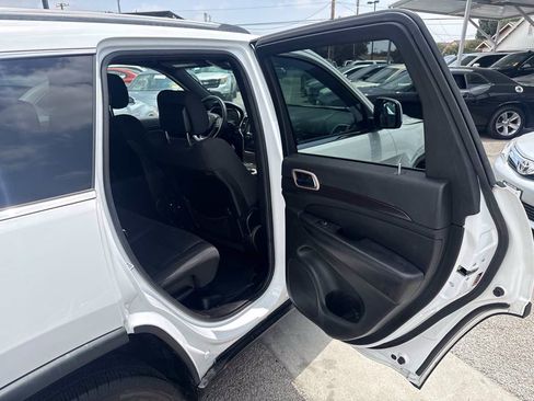 Used 2014 Jeep Grand Cherokee Laredo w/ Quick Order Package 23E RWD image 19