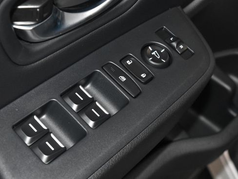 Used 2025 Honda Pilot EX-L image 6