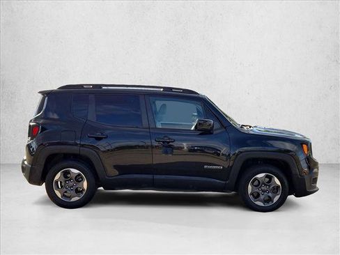 Used 2016 Jeep Renegade Latitude image 4