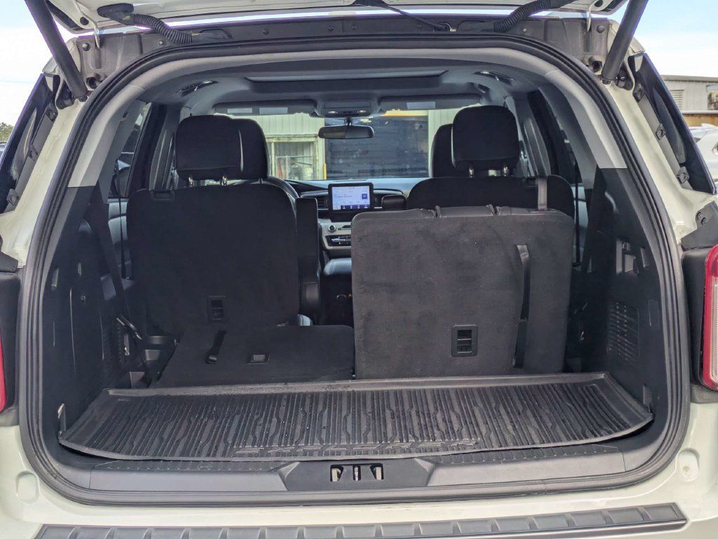Used 2023 Ford Explorer XLT w/ Equipment Group 202A RWD image 13