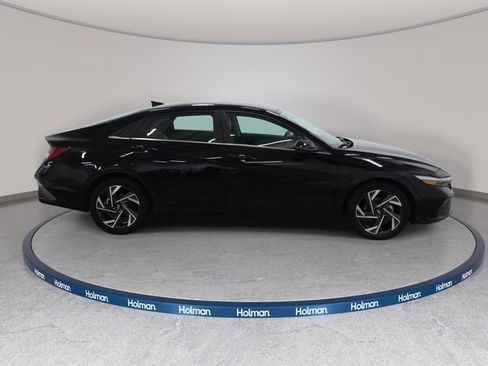 Used 2024 Hyundai Elantra Limited FWD image 5