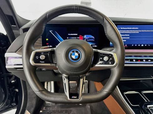 Used 2023 BMW i7 xDrive60 w/ Executive Package 2 AWD/4WD image 11
