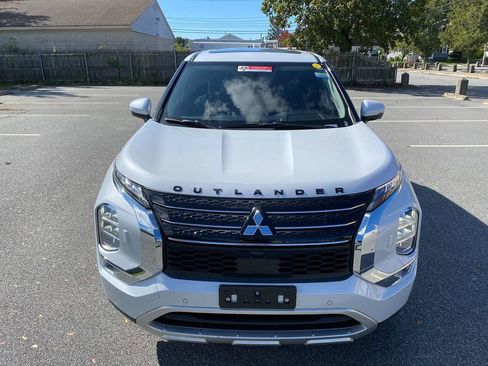 Used 2023 Mitsubishi Outlander SE image 3