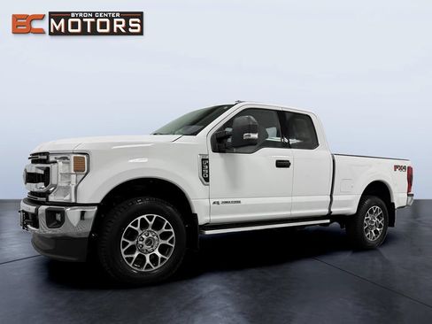 Used 2022 Ford F350 XLT w/ XLT Value Package AWD/4WD image 2