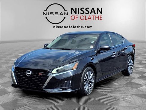 Certified 2025 Nissan Altima 2.5 SV FWD image 1