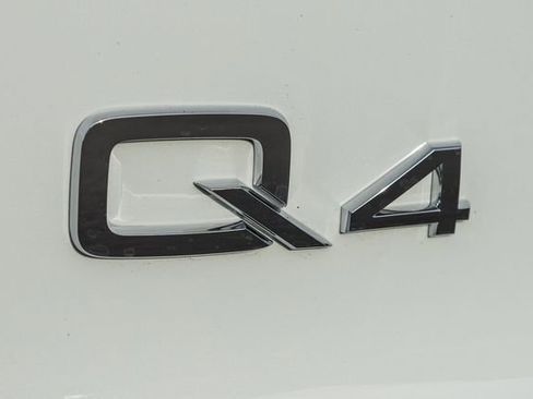 Used 2022 Audi Q4 e-tron Premium Plus image 5