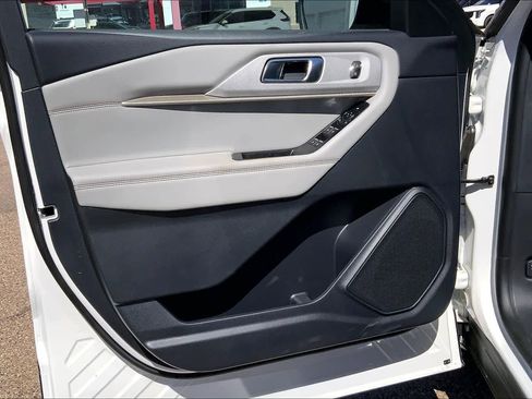 New 2026 Ford Explorer Active RWD image 10