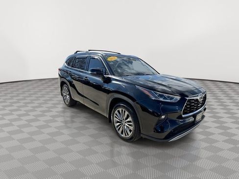 Used 2021 Toyota Highlander Platinum image 2