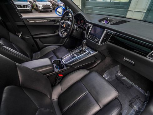 Used 2017 Porsche Macan AWD/4WD image 28