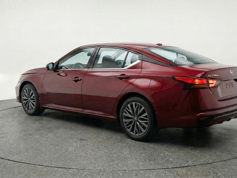 Used 2025 Nissan Altima 2.5 SV image 6